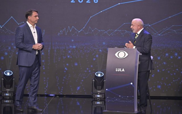 Gate verifica suspeita de bomba no carro de Flávio Bolsonaro na Band