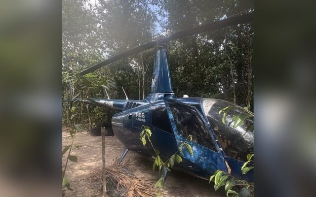 Helicóptero de R$ 4 milhões é encontrado escondido em área de mata no Amajari