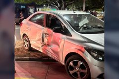 Idoso fica ferido após ônibus da prefeitura bater em carro em Boa Vista