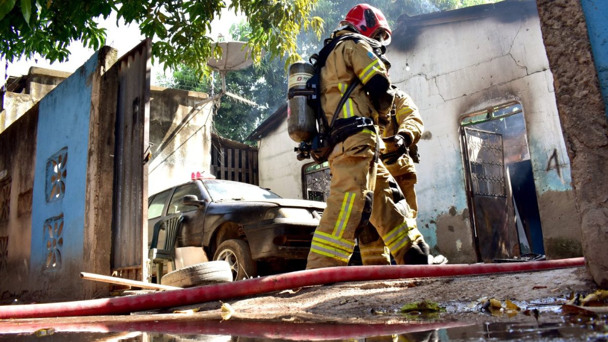Incêndio destrói residência em Boa Vista