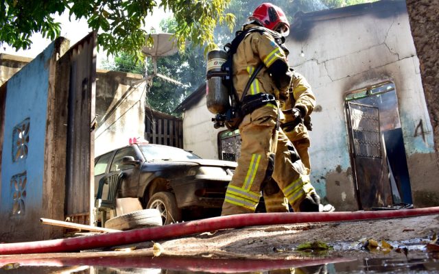Incêndio destrói residência em Boa Vista