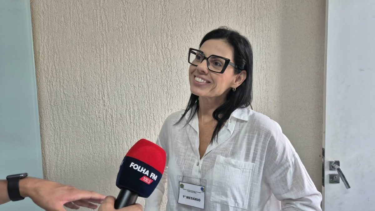 Mesária portuguesa destaca importância de votar no Brasil
