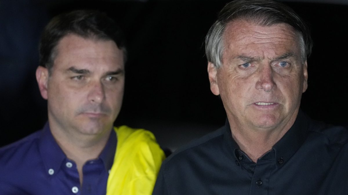 Moraes autoriza retomada de visitas de Flávio Bolsonaro ao ex-presidente