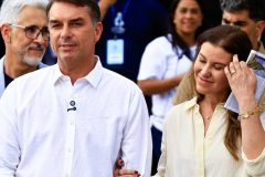 Propaganda eleitoral de Flávio Bolsonaro é exibida sem áudio na TV