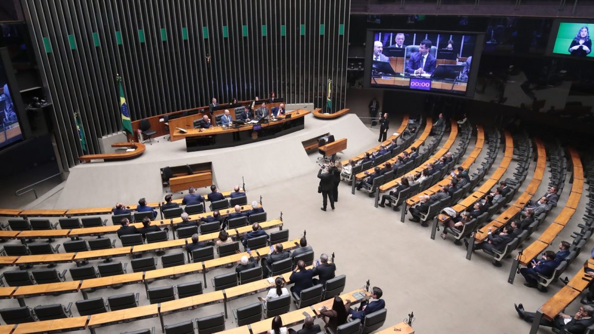 Seis deputados de Roraima tentam reeleição e dois disputam vaga no Senado