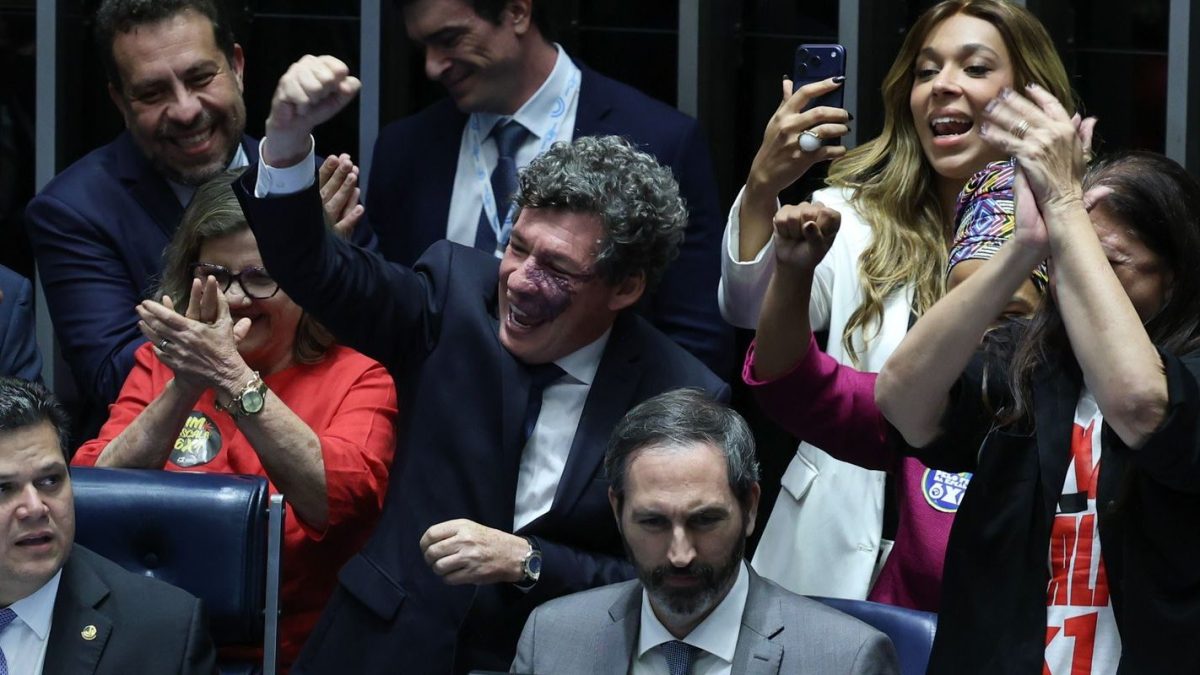 Senado aprova fim da escala 6x1 e jornada de 40 horas
